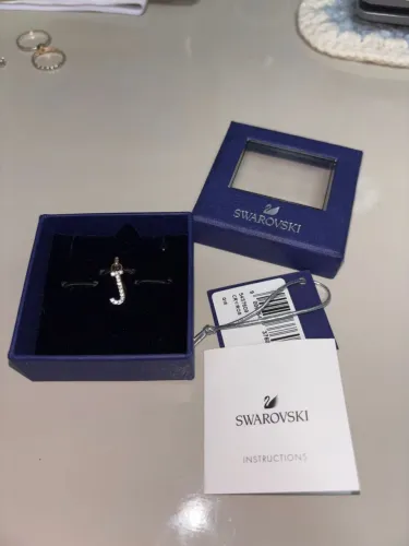 Pingente ?J? Swarovski