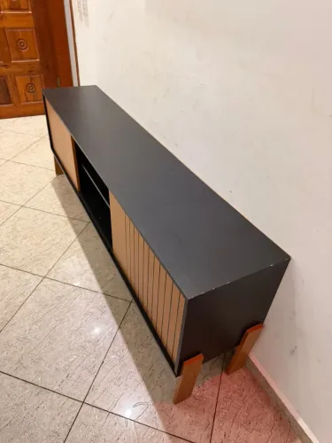 rack preto em ótimas condições, apenas algumas marcar de uso