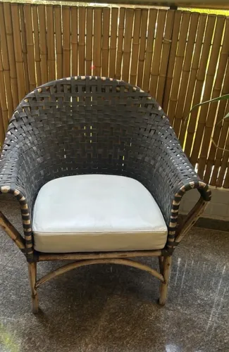 2 Poltronas com Almofada de Couro