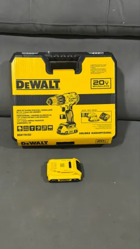 DeWALT KIT PARAFUSADEIRA + BATERIA 2Ah extra