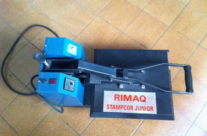 Prensa térmica RIMAQ STAMPCOR JUNIOR<br>Só ligar e usar <br>Retirar na liberdade 
