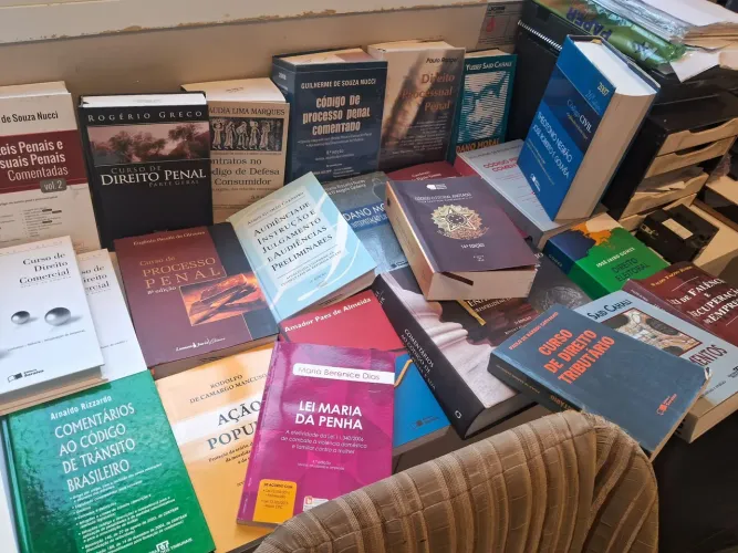 Livros do curso de direito várias áreas