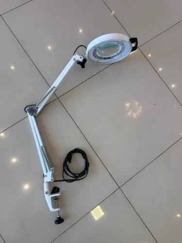 Lupa Articulada para Estética