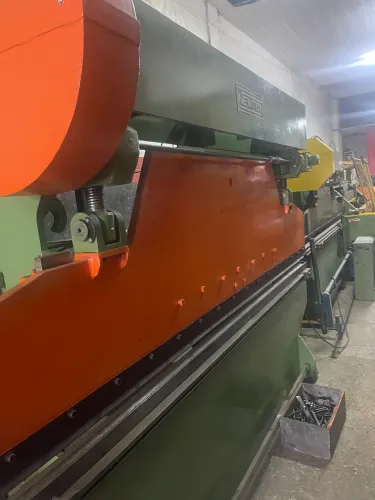 Dobradeira Newton impecável buchas novas ferramentas