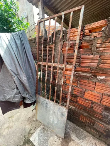 Vendo grade para porta
