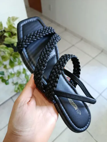 Sandália preta rasteira 39