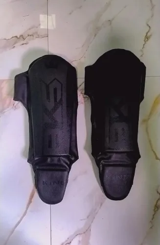 Vendo minha caneleira de muay thai novinha por 40 reais 