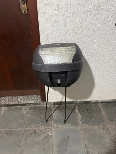 Baú de moto 35 Litros com base e suporte