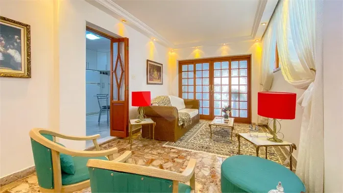 Casa de vila com 4 quartos à venda em Cambuci - SP
