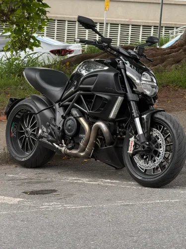 Vendo Ducati Diavel Cromo - A versão mais bonita das Diavel  