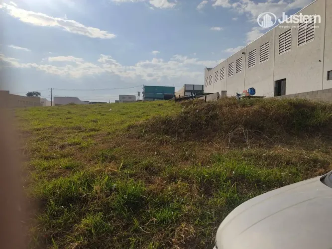 Terreno para locação no Distrito Comercial Vitória Martini