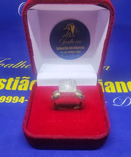 Anel Pavê de Diamantes Solitário Ouro 18 Kilates Peso 4.76 Gramas Cabeça 10 mm