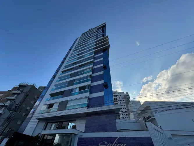 APARTAMENTO NO CENTRO DE JOINVILLE | 03 SUÍTES | 03 VAGAS INDIVIDUAIS | MOBILIADO | LAVABO