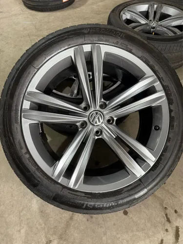 Roda Tiguan Rline 350 Tsi aro 19 em excelente estado de conservação
