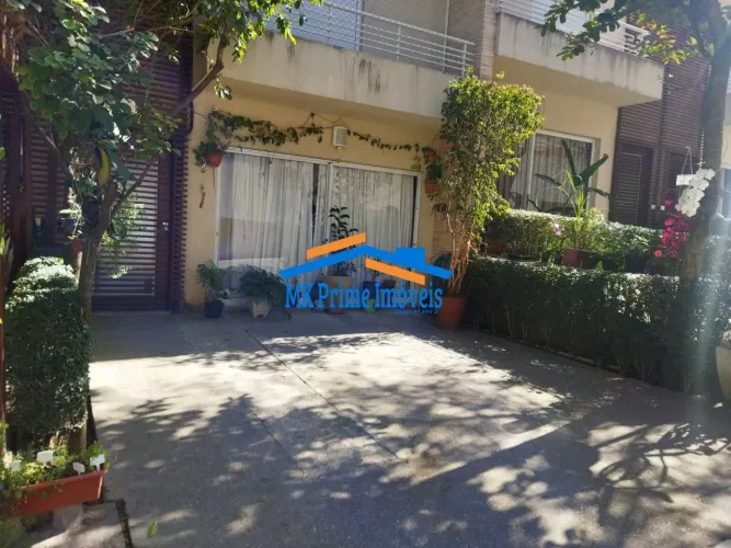 Sobrado em condomínio 165m² com 4 dorms. sendo 2 suítes na Granja viana.
