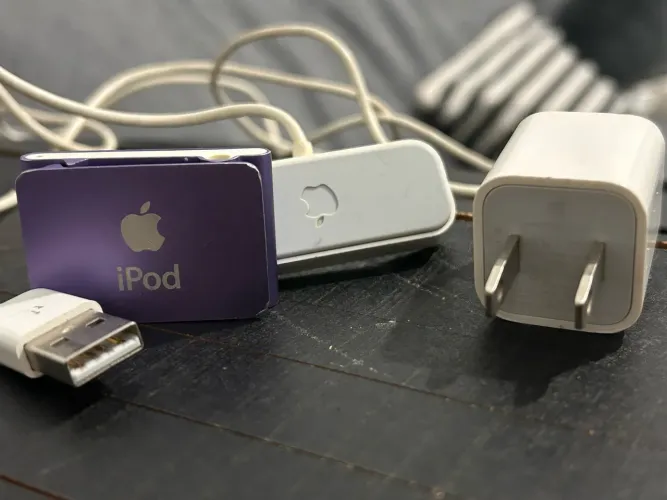 Apple iPod Shuffle 2ª Geração 1 GB Roxo + Dock USB + Carregador