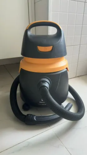 Desapego! Aspirador de Pó e Agua Electrolux!