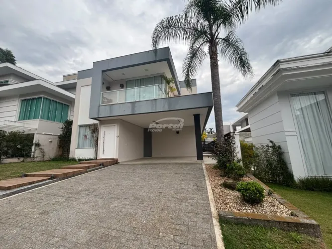 Excelente casa semi mobiliada no condomínio Golden Park com 03 dormitórios!