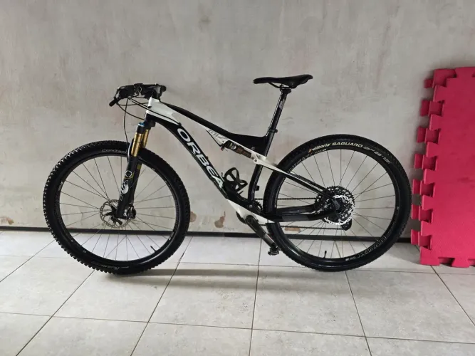 MTB fULL EM CARBONO/ MODELO - ORBEA OIZ M30 - ARO 29