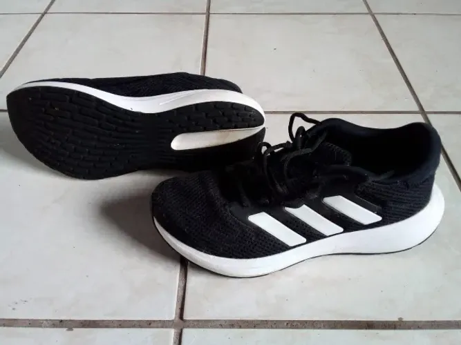 Tênis Adidas Response Runner Preto e Branco