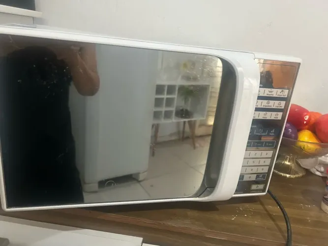 Micro-ondas Midea Espelhado Branco - Seminovo / Pouquíssimo Uso