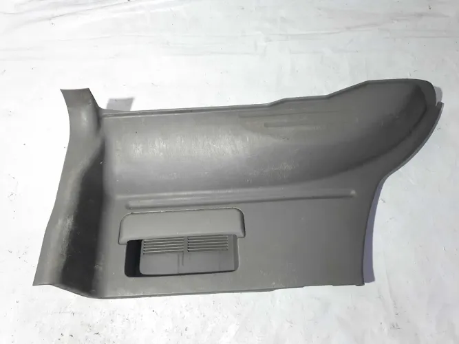 Acabamento Porta Mala Lado Direito Chevrolet Tracker 01 A 09 Preto