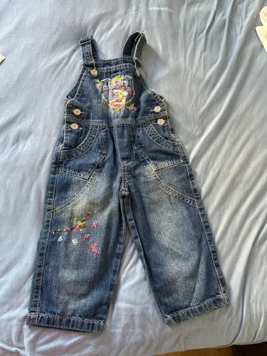 Jardineira Menina TAM 3 com atrás e bordados