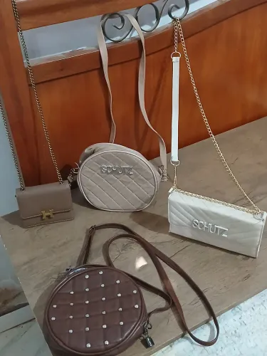 Lote de bolsas tiracolo Schutz e Hermes .