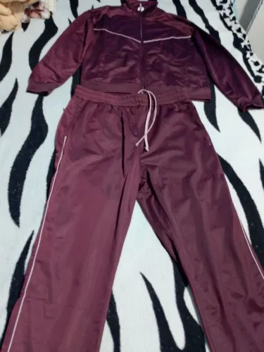Vendo conjunto novo comprado na Centauro original .não gostei da cor tanmaho G