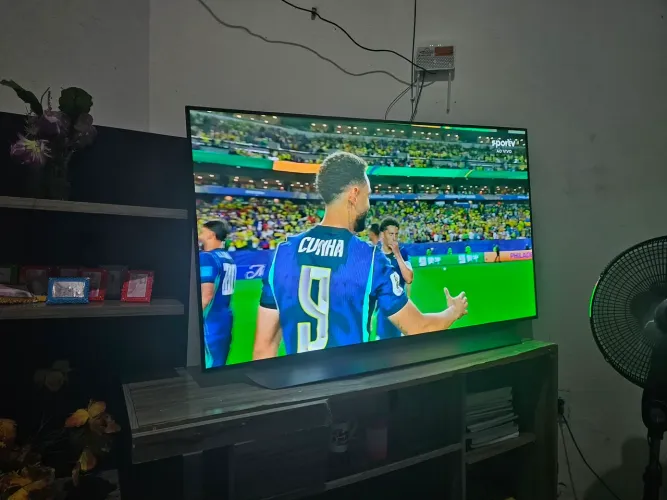 TV LG bem fininha moderna qled 55 polegadas