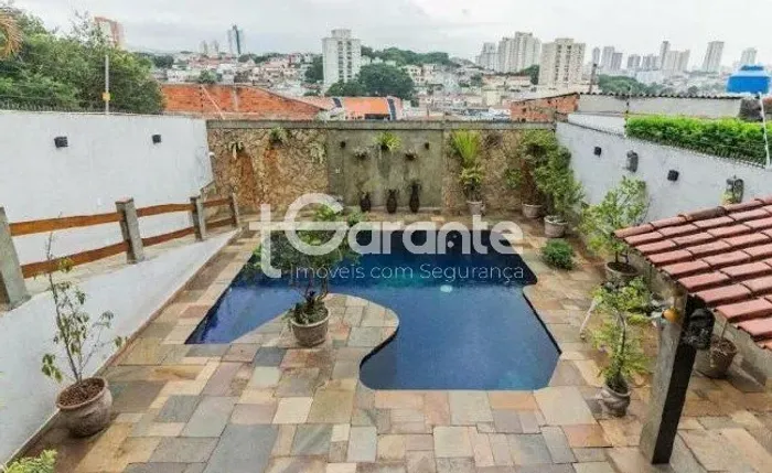 Sobrado com 410m², 5 dormitórios, piscina na Casa Verde