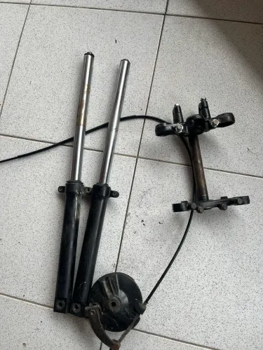 Vendo mesa , copos , bengala , flange de freio