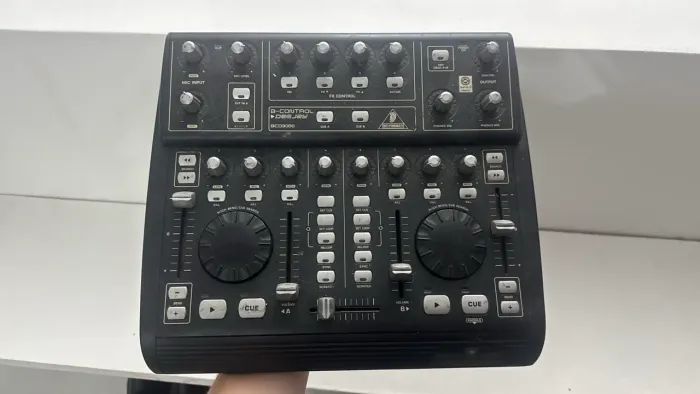 MESA B-CONTROL DEEJAY BCD3000
