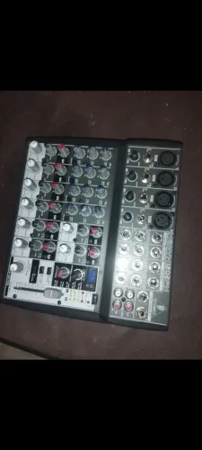 mesa de som analógica Behringer Xenyx 1202FX de 12 canais com efeitos integrado