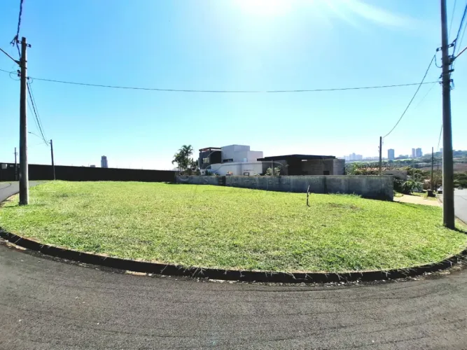Terreno de 984m² à venda em condominio - Royal Park