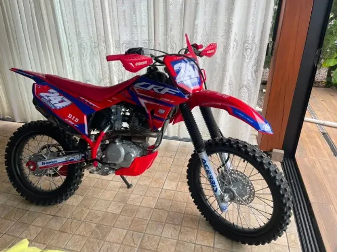 moto de trilha CRF 230 com partida
