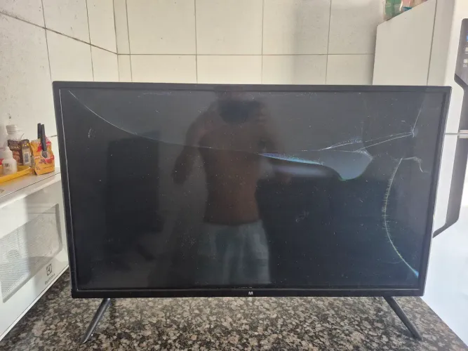 Tv multilaser para retira de peças (quebrada)