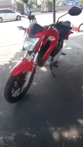 Única dona , moto muito boa , óleo trocado .