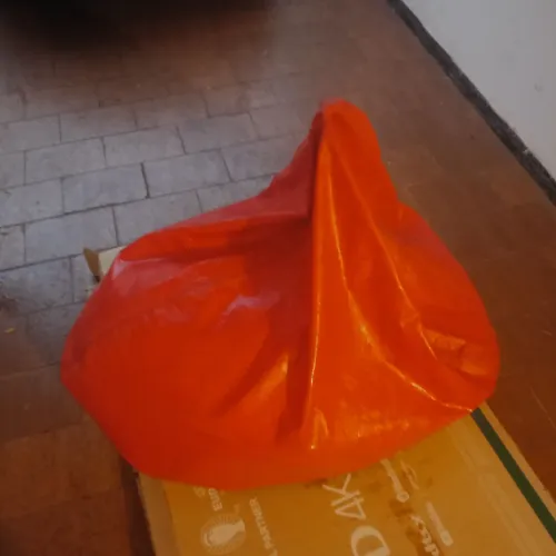 Puff Vermelho Médio. Bem Conservado.