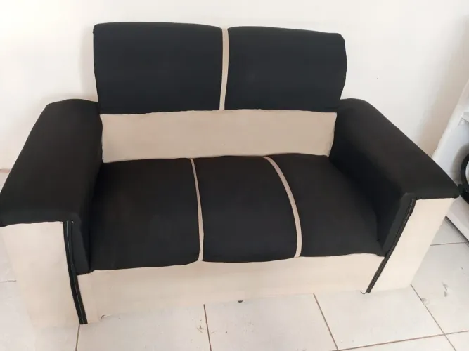 Sofá 2 e 3 lugares bem conservado
