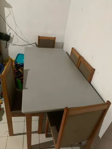 Vende-se mesa, 6 lugares