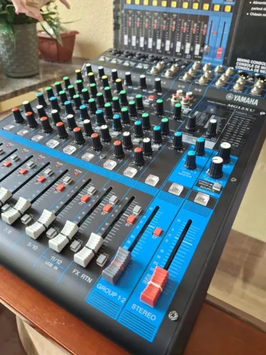 MESA DE SOM YAMAHA MG12XU - com Efeitos