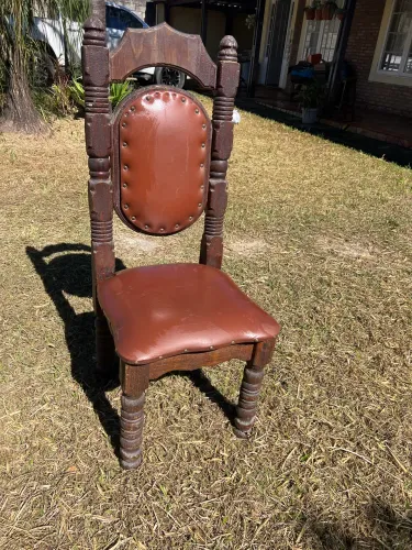 CADEIRA ANTIGA ESTILO TRONO