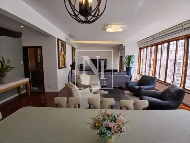 Cobertura à Venda com 4 Quartos, 1 Suíte e 302 m²