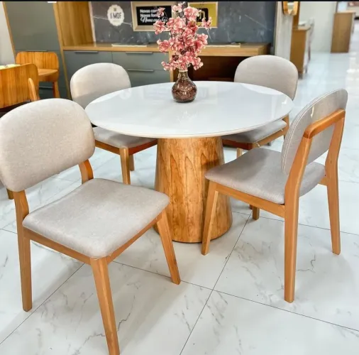 Conjunto de mesa redonda com 4 lugares Nova a pronta entrega 