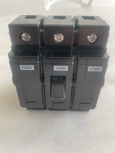 Disjuntor Tripolar 50A