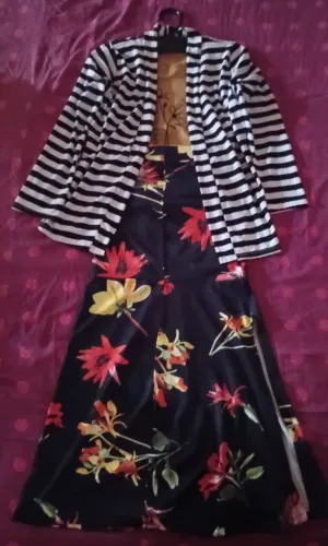 3 blusas e 1 saia longa tamanho G 96% viscose 04% Elastano