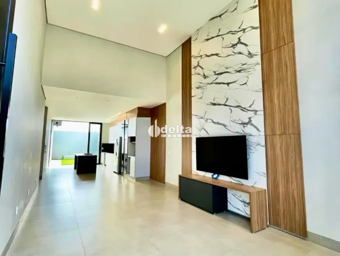 Casa com 3 quartos sendo suíte disponível para Locação e venda no bairro Granada em Uberlâ