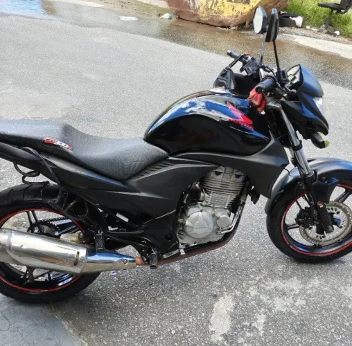 CB 300 conservada e toda revisada. Motor zero
