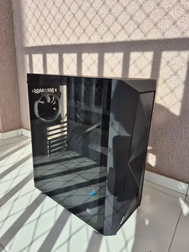GABINETE MID-TOWER DIMENSION PRETO COM LED E FAN TRASEIRO RGB - LATERAL EM VIDRO TEMPERADO